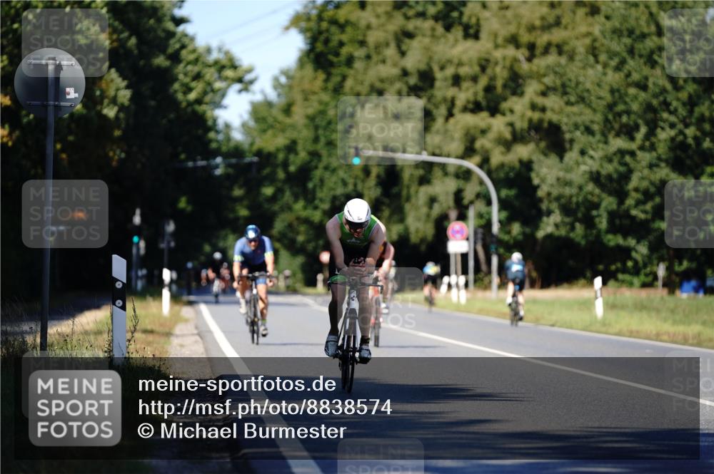 07.09.2025 - 19. Norderstedt Triathlon Michael Burmester http://msf.ph/oto/8838574 07.09.2025 14:32:41 Radfahren 1003 meine-sportfotos.de