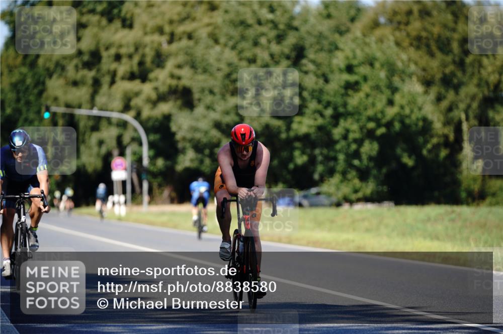 07.09.2025 - 19. Norderstedt Triathlon Michael Burmester http://msf.ph/oto/8838580 07.09.2025 14:32:44 Radfahren 382, 999, 1003 meine-sportfotos.de