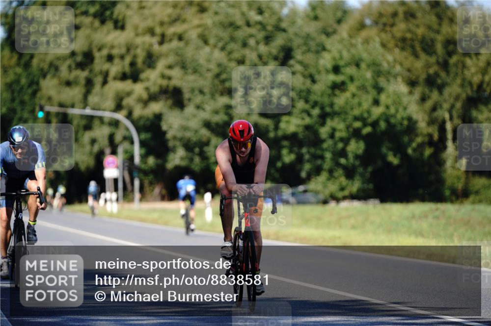 07.09.2025 - 19. Norderstedt Triathlon Michael Burmester http://msf.ph/oto/8838581 07.09.2025 14:32:44 Radfahren 382, 999, 1003 meine-sportfotos.de