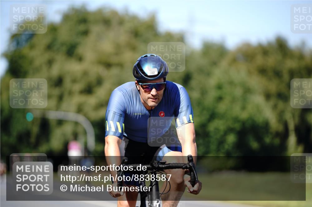 07.09.2025 - 19. Norderstedt Triathlon Michael Burmester http://msf.ph/oto/8838587 07.09.2025 14:32:46 Radfahren 382, 999, 1003 meine-sportfotos.de