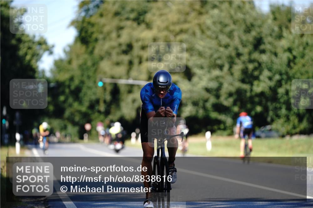 07.09.2025 - 19. Norderstedt Triathlon Michael Burmester http://msf.ph/oto/8838616 07.09.2025 14:33:06 Radfahren 880, 911 meine-sportfotos.de