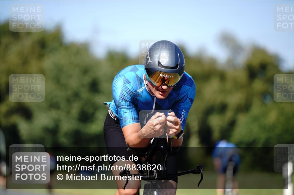 07.09.2025 - 19. Norderstedt Triathlon Michael Burmester http://msf.ph/oto/8838620 07.09.2025 14:33:07 Radfahren 880, 911 meine-sportfotos.de