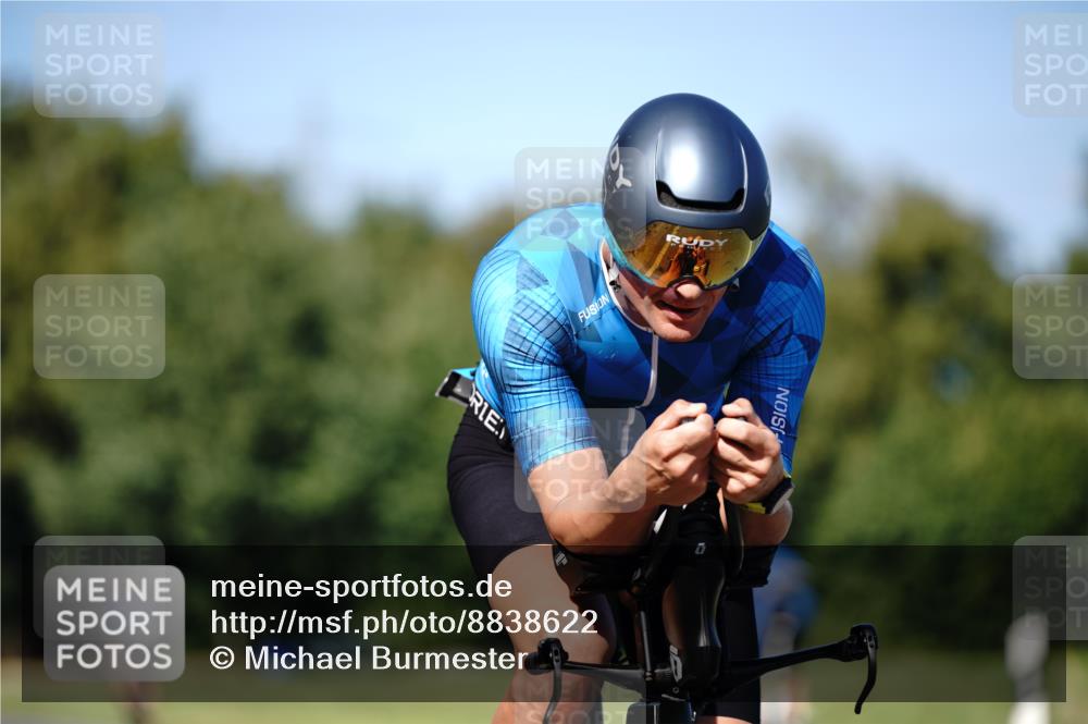 07.09.2025 - 19. Norderstedt Triathlon Michael Burmester http://msf.ph/oto/8838622 07.09.2025 14:33:07 Radfahren 880, 911 meine-sportfotos.de