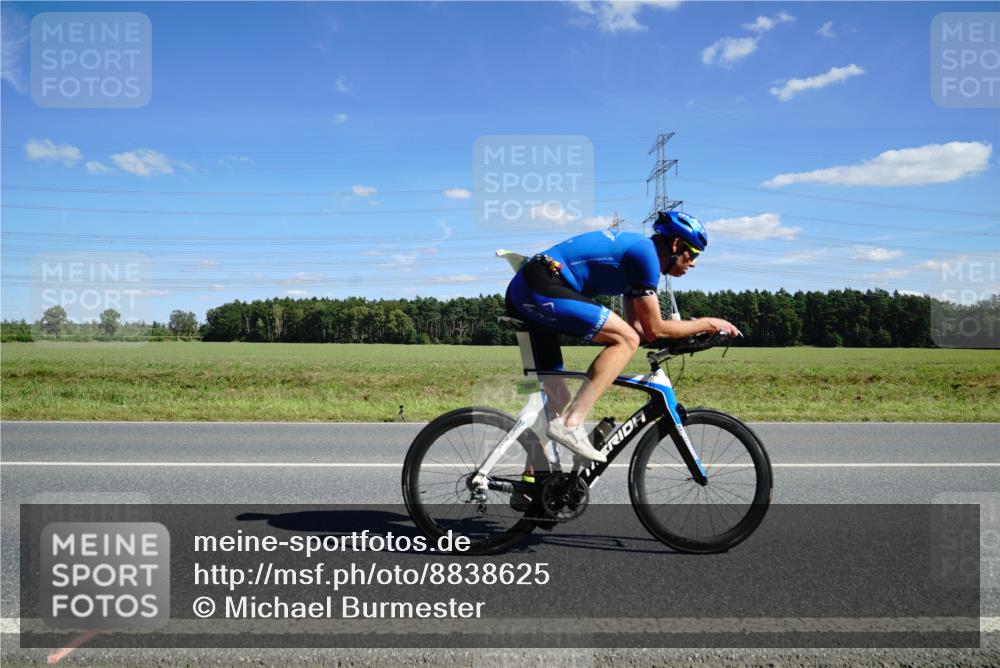 07.09.2025 - 19. Norderstedt Triathlon Michael Burmester http://msf.ph/oto/8838625 07.09.2025 14:17:24 Radfahren 364, 373, 1009, 1469 meine-sportfotos.de