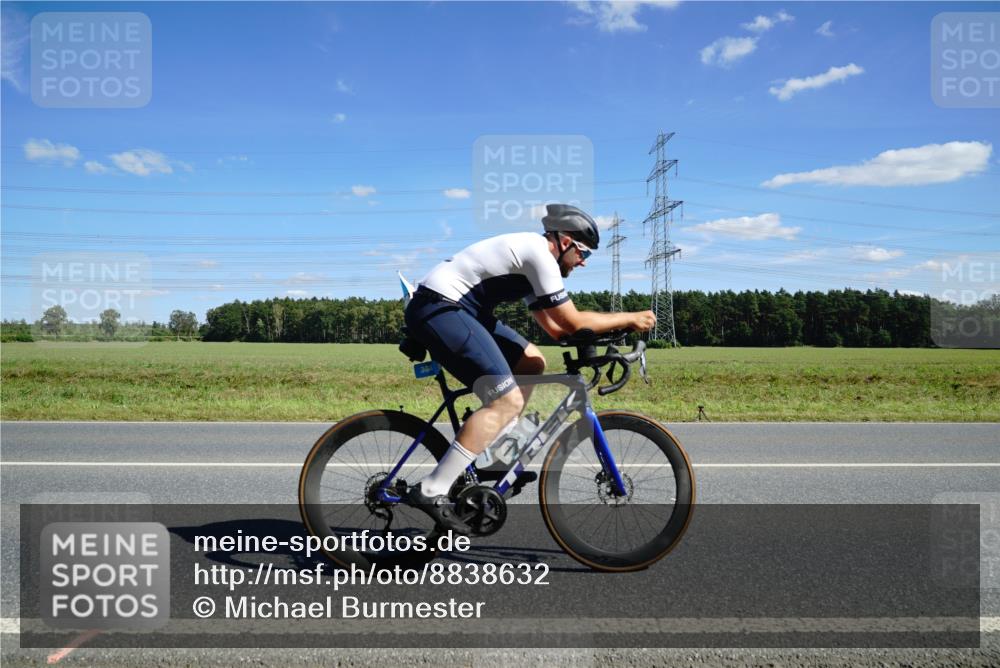 07.09.2025 - 19. Norderstedt Triathlon Michael Burmester http://msf.ph/oto/8838632 07.09.2025 14:17:25 Radfahren 364, 373, 1009, 1469 meine-sportfotos.de