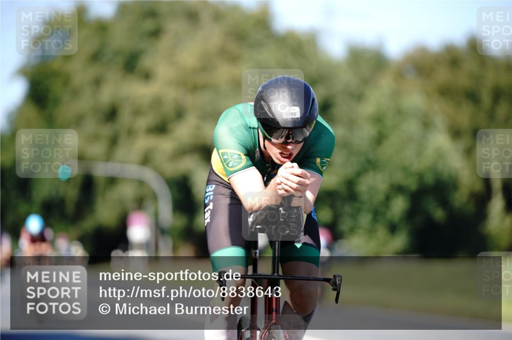 07.09.2025 - 19. Norderstedt Triathlon Michael Burmester http://msf.ph/oto/8838643 07.09.2025 14:33:21 Radfahren 438, 442, 1004, 1502 meine-sportfotos.de