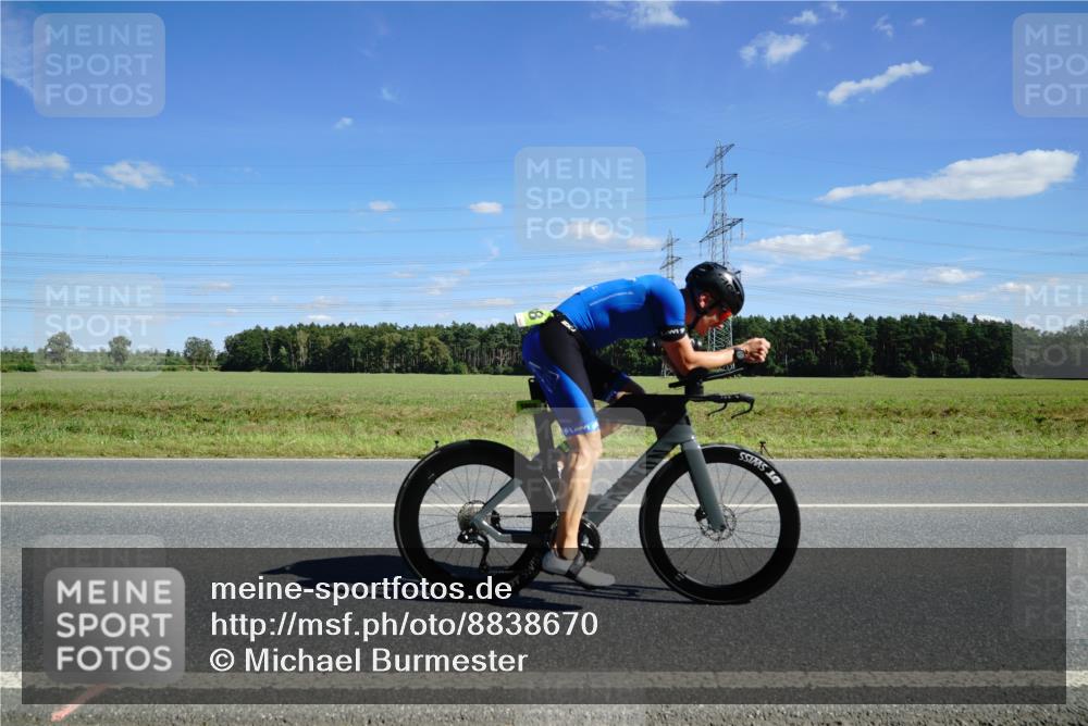 07.09.2025 - 19. Norderstedt Triathlon Michael Burmester http://msf.ph/oto/8838670 07.09.2025 14:17:45 Radfahren 1008 meine-sportfotos.de