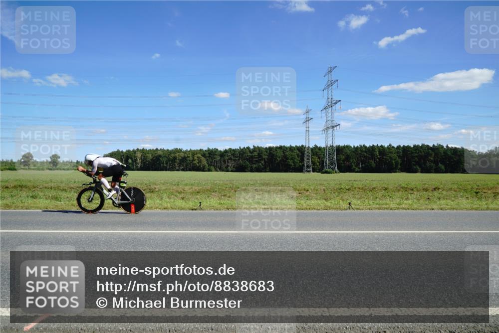 07.09.2025 - 19. Norderstedt Triathlon Michael Burmester http://msf.ph/oto/8838683 07.09.2025 14:17:49 Radfahren 1036 meine-sportfotos.de