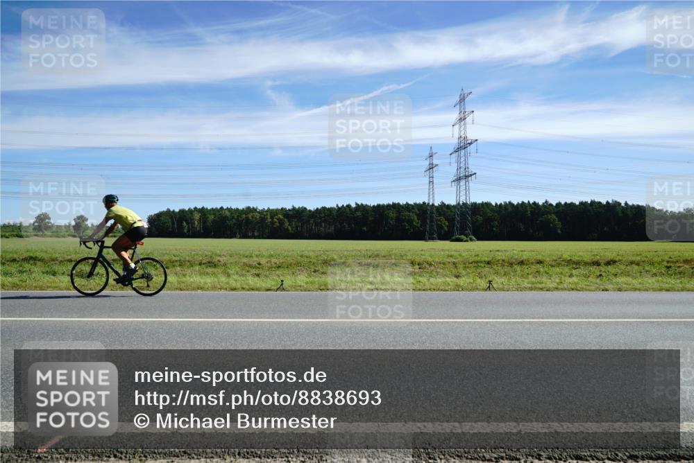 07.09.2025 - 19. Norderstedt Triathlon Michael Burmester http://msf.ph/oto/8838693 07.09.2025 12:08:25 Radfahren 208, 287, 1246, 1338 meine-sportfotos.de