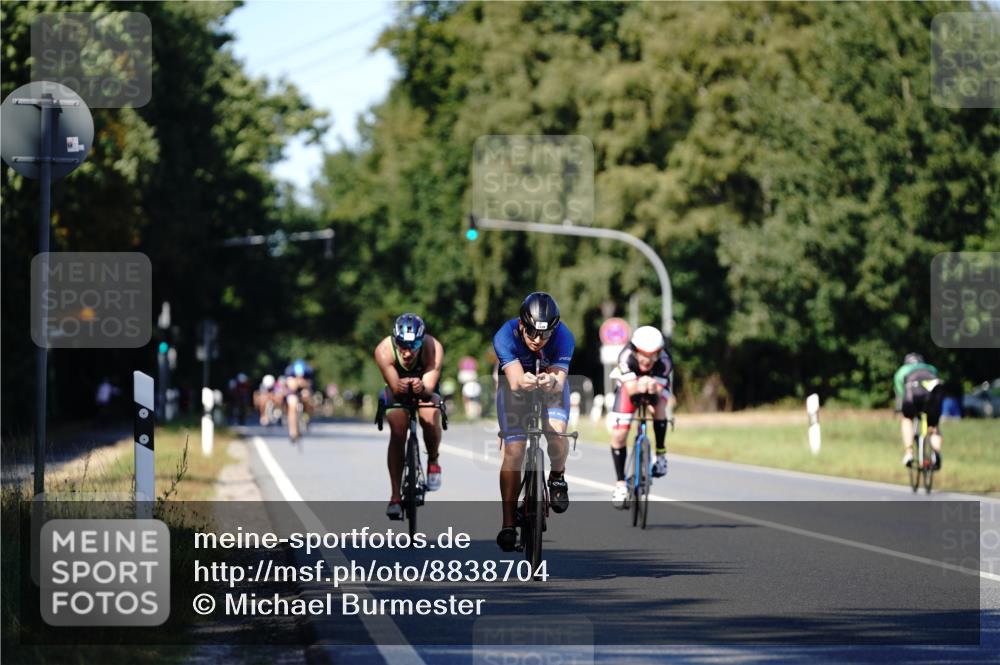 07.09.2025 - 19. Norderstedt Triathlon Michael Burmester http://msf.ph/oto/8838704 07.09.2025 14:34:03 Radfahren 985, 997, 1039 meine-sportfotos.de