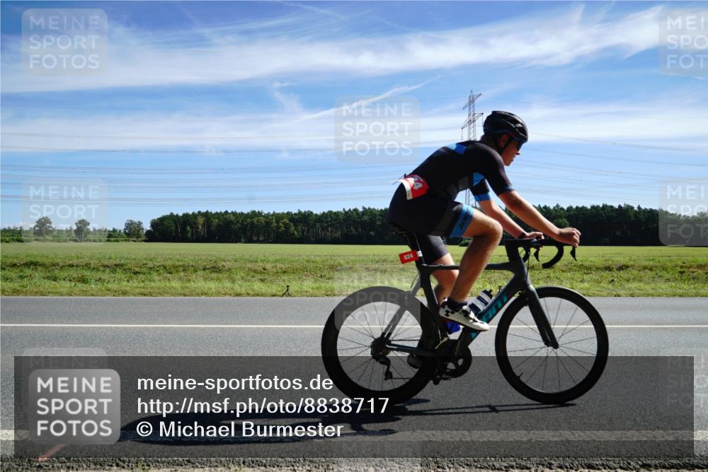 07.09.2025 - 19. Norderstedt Triathlon Michael Burmester http://msf.ph/oto/8838717 07.09.2025 12:08:31 Radfahren 757, 824, 1367, 1371 meine-sportfotos.de