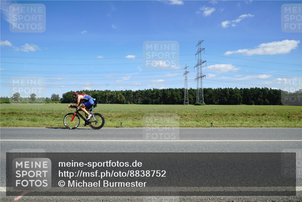 07.09.2025 - 19. Norderstedt Triathlon Michael Burmester http://msf.ph/oto/8838752 07.09.2025 14:18:17 Radfahren 971, 1006, 1022 meine-sportfotos.de