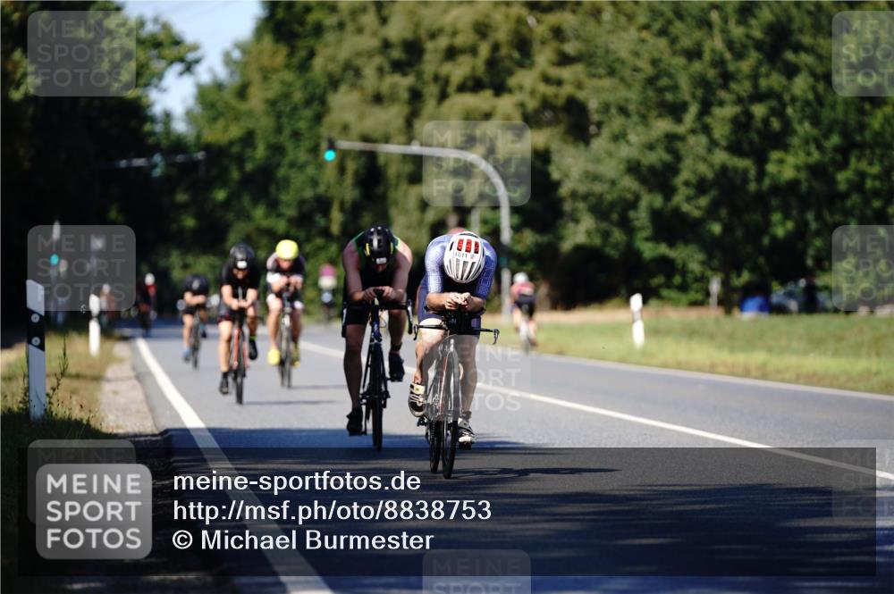07.09.2025 - 19. Norderstedt Triathlon Michael Burmester http://msf.ph/oto/8838753 07.09.2025 14:34:49 Radfahren 417, 1011 meine-sportfotos.de