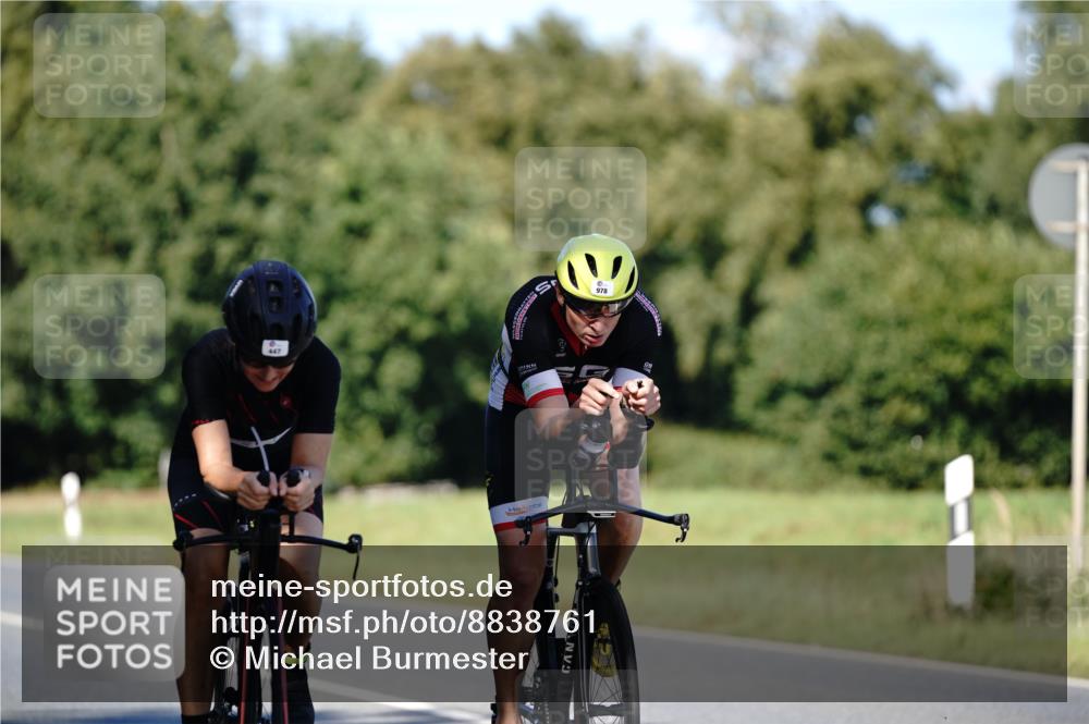 07.09.2025 - 19. Norderstedt Triathlon Michael Burmester http://msf.ph/oto/8838761 07.09.2025 14:34:53 Radfahren 417, 447, 965, 978, 1011 meine-sportfotos.de