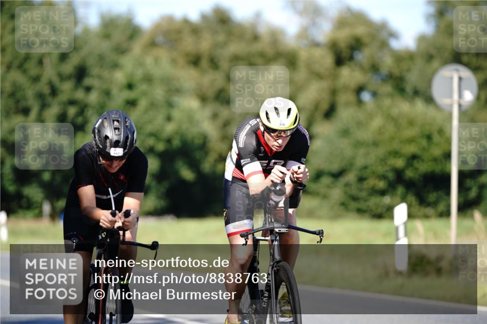 07.09.2025 - 19. Norderstedt Triathlon Michael Burmester http://msf.ph/oto/8838763 07.09.2025 14:34:53 Radfahren 417, 447, 965, 978, 1011 meine-sportfotos.de
