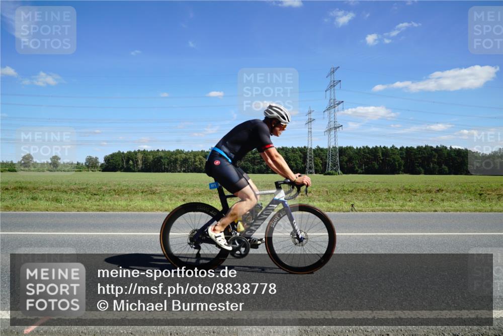 07.09.2025 - 19. Norderstedt Triathlon Michael Burmester http://msf.ph/oto/8838778 07.09.2025 14:18:24 Radfahren 393, 411, 964, 1027 meine-sportfotos.de