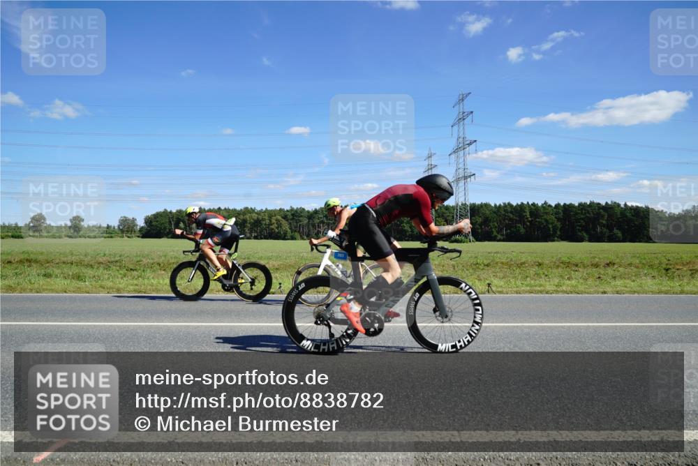 07.09.2025 - 19. Norderstedt Triathlon Michael Burmester http://msf.ph/oto/8838782 07.09.2025 14:18:25 Radfahren 393, 411, 964, 1027 meine-sportfotos.de