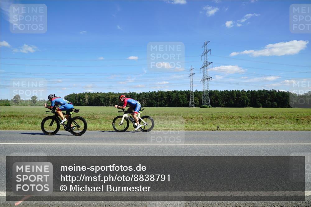 07.09.2025 - 19. Norderstedt Triathlon Michael Burmester http://msf.ph/oto/8838791 07.09.2025 14:18:26 Radfahren 393, 411, 964, 1027 meine-sportfotos.de