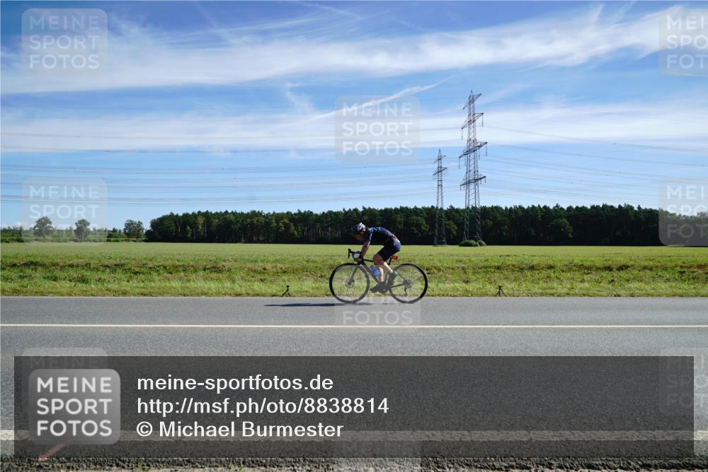 07.09.2025 - 19. Norderstedt Triathlon Michael Burmester http://msf.ph/oto/8838814 07.09.2025 12:08:59 Radfahren 725, 779 meine-sportfotos.de