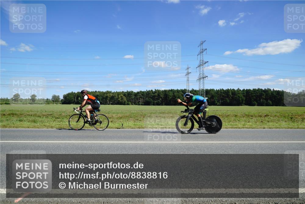 07.09.2025 - 19. Norderstedt Triathlon Michael Burmester http://msf.ph/oto/8838816 07.09.2025 14:18:36 Radfahren 994 meine-sportfotos.de