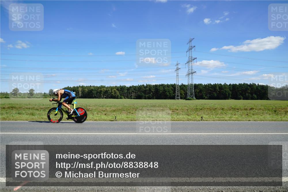07.09.2025 - 19. Norderstedt Triathlon Michael Burmester http://msf.ph/oto/8838848 07.09.2025 14:18:45 Radfahren 1013 meine-sportfotos.de