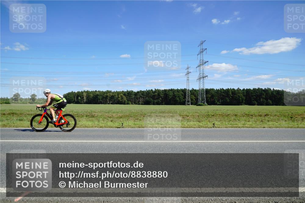 07.09.2025 - 19. Norderstedt Triathlon Michael Burmester http://msf.ph/oto/8838880 07.09.2025 14:18:58 Radfahren 967, 984 meine-sportfotos.de