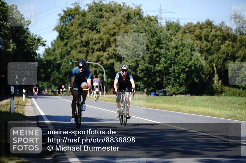 07.09.2025 - 19. Norderstedt Triathlon Michael Burmester http://msf.ph/oto/8838898 07.09.2025 14:36:25 Radfahren 410, 439, 1478 meine-sportfotos.de