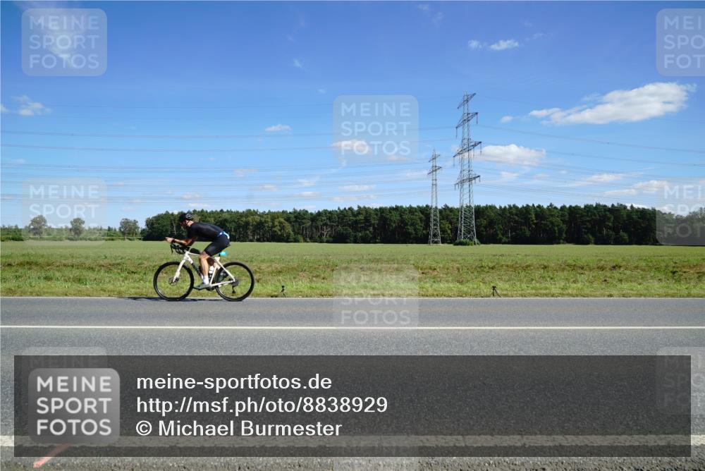 07.09.2025 - 19. Norderstedt Triathlon Michael Burmester http://msf.ph/oto/8838929 07.09.2025 14:19:28 Radfahren 1038 meine-sportfotos.de