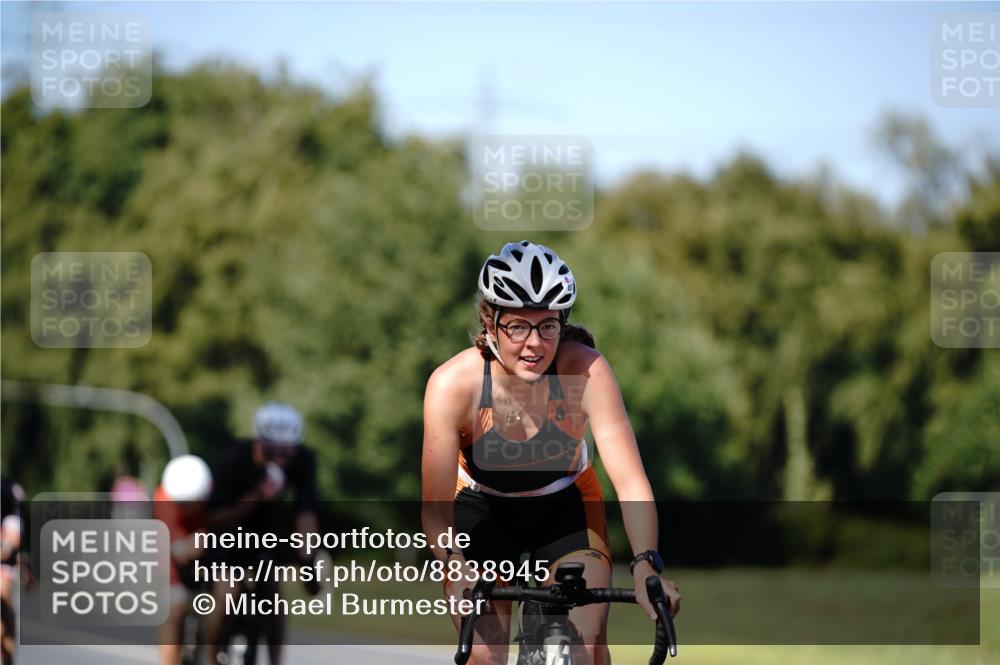 07.09.2025 - 19. Norderstedt Triathlon Michael Burmester http://msf.ph/oto/8838945 07.09.2025 14:36:56 Radfahren 445, 457, 879, 977 meine-sportfotos.de