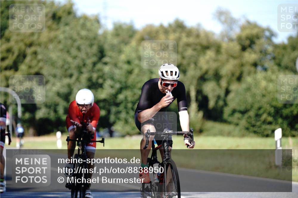 07.09.2025 - 19. Norderstedt Triathlon Michael Burmester http://msf.ph/oto/8838950 07.09.2025 14:36:57 Radfahren 445, 457, 879, 977 meine-sportfotos.de