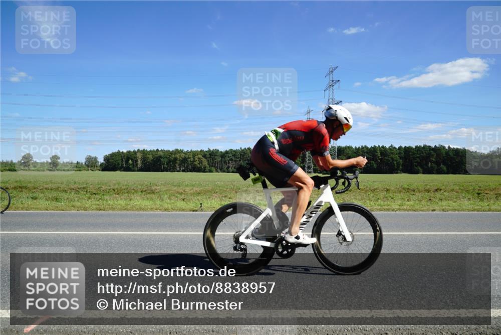 07.09.2025 - 19. Norderstedt Triathlon Michael Burmester http://msf.ph/oto/8838957 07.09.2025 14:19:38 Radfahren 960, 990, 992 meine-sportfotos.de