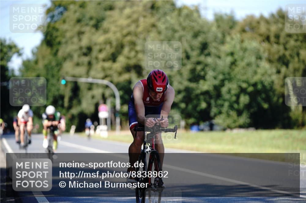 07.09.2025 - 19. Norderstedt Triathlon Michael Burmester http://msf.ph/oto/8838962 07.09.2025 14:37:00 Radfahren 445, 879, 908, 977 meine-sportfotos.de
