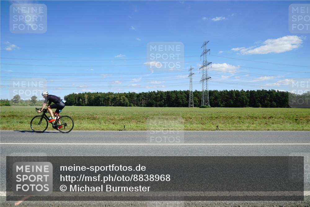07.09.2025 - 19. Norderstedt Triathlon Michael Burmester http://msf.ph/oto/8838968 07.09.2025 14:19:40 Radfahren 959, 960, 990, 992 meine-sportfotos.de