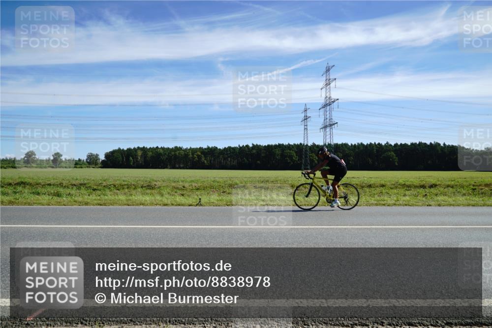 07.09.2025 - 19. Norderstedt Triathlon Michael Burmester http://msf.ph/oto/8838978 07.09.2025 12:10:07 Radfahren 1249 meine-sportfotos.de