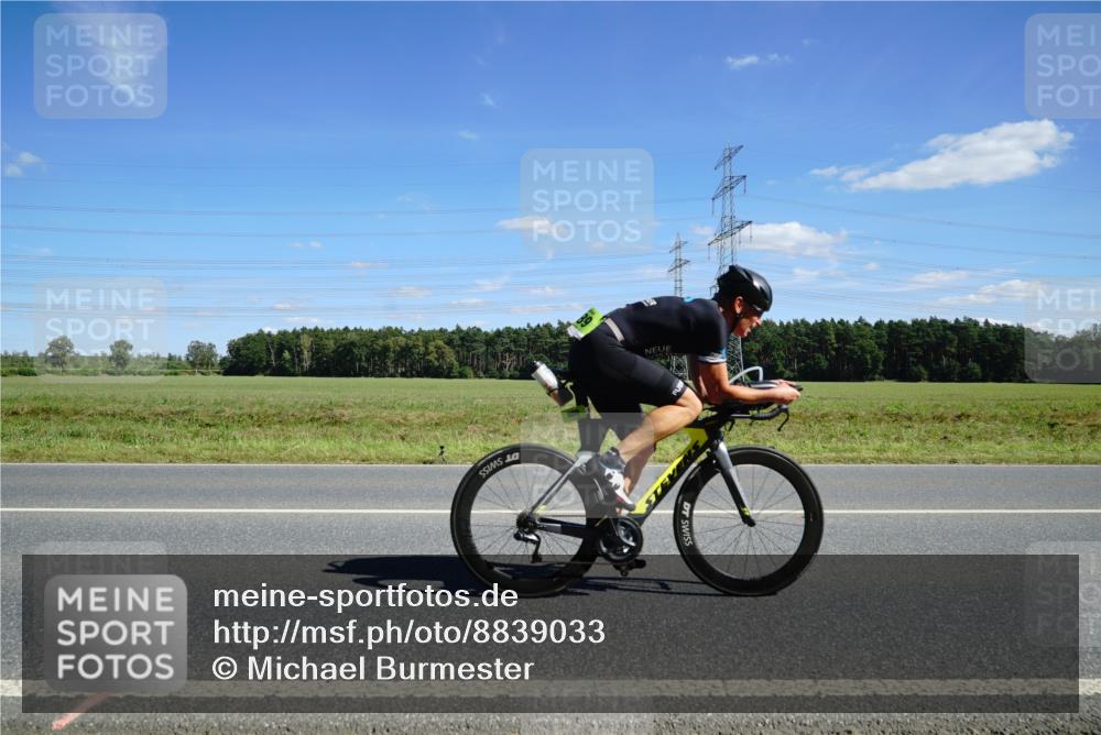 07.09.2025 - 19. Norderstedt Triathlon Michael Burmester http://msf.ph/oto/8839033 07.09.2025 14:20:03 Radfahren 876, 989, 995 meine-sportfotos.de