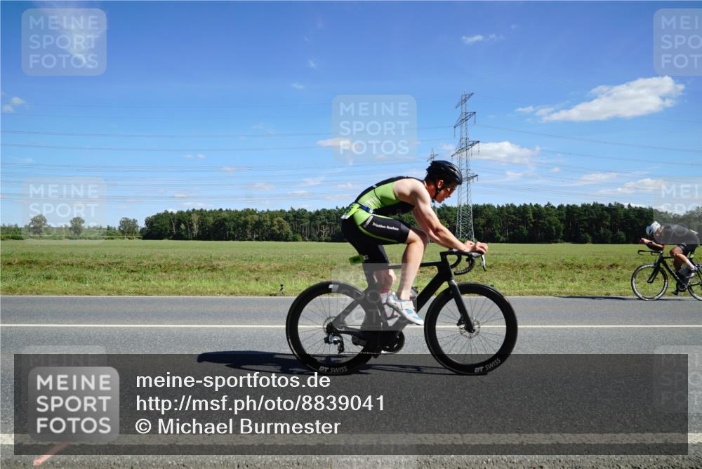 07.09.2025 - 19. Norderstedt Triathlon Michael Burmester http://msf.ph/oto/8839041 07.09.2025 14:20:04 Radfahren 989, 995 meine-sportfotos.de