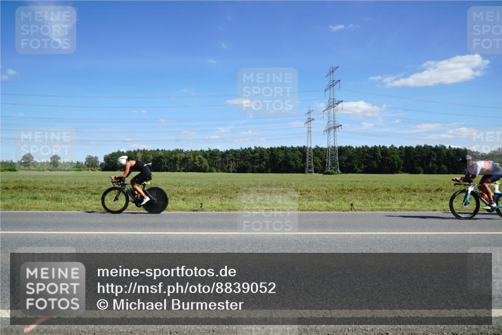 07.09.2025 - 19. Norderstedt Triathlon Michael Burmester http://msf.ph/oto/8839052 07.09.2025 14:20:06 Radfahren 989, 995, 1005 meine-sportfotos.de