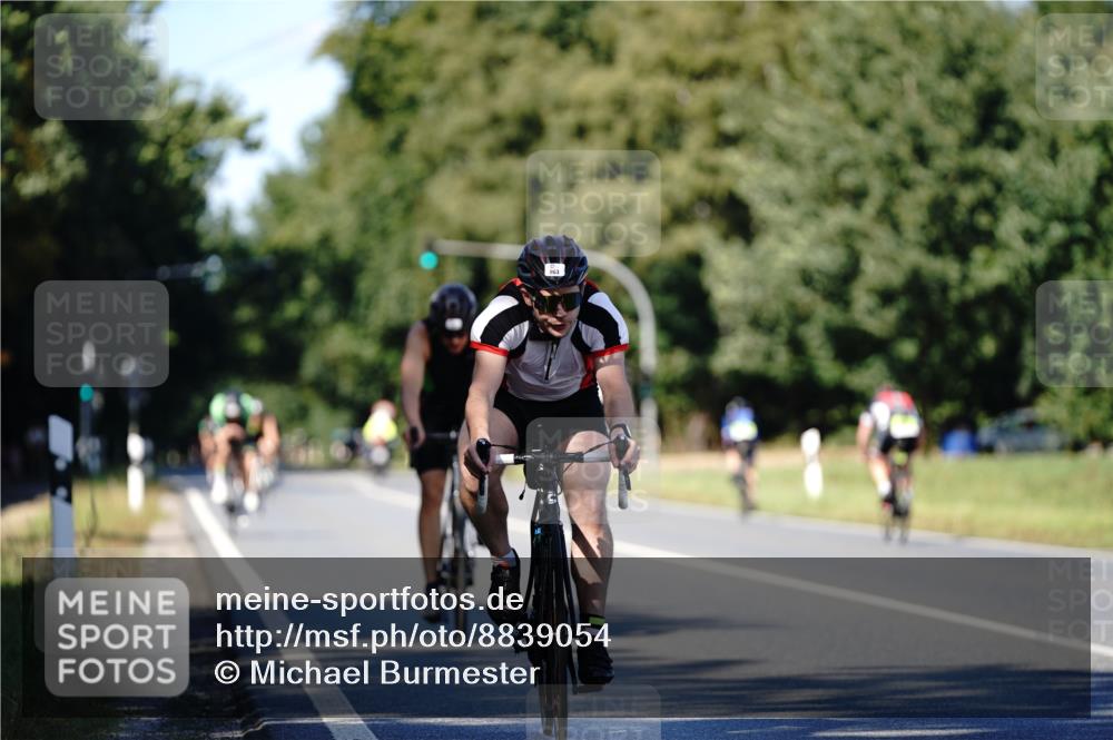 07.09.2025 - 19. Norderstedt Triathlon Michael Burmester http://msf.ph/oto/8839054 07.09.2025 14:37:49 Radfahren 863, 888 meine-sportfotos.de