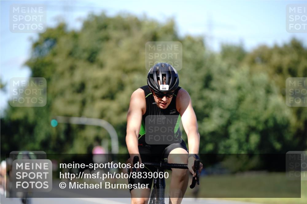 07.09.2025 - 19. Norderstedt Triathlon Michael Burmester http://msf.ph/oto/8839060 07.09.2025 14:37:51 Radfahren 863, 888, 1014 meine-sportfotos.de