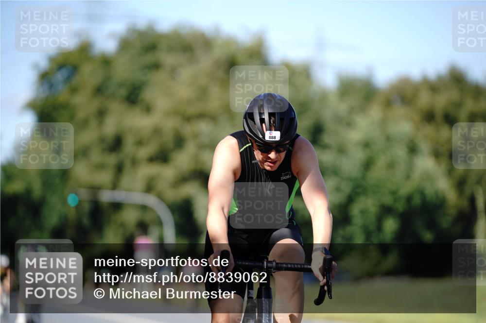 07.09.2025 - 19. Norderstedt Triathlon Michael Burmester http://msf.ph/oto/8839062 07.09.2025 14:37:51 Radfahren 863, 888, 1014 meine-sportfotos.de
