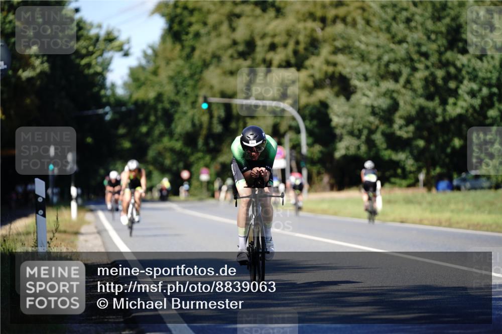 07.09.2025 - 19. Norderstedt Triathlon Michael Burmester http://msf.ph/oto/8839063 07.09.2025 14:37:53 Radfahren 863, 888, 1014 meine-sportfotos.de