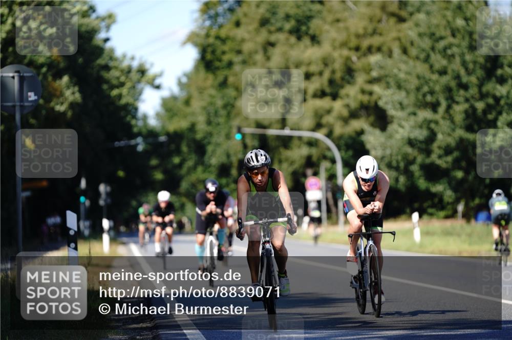 07.09.2025 - 19. Norderstedt Triathlon Michael Burmester http://msf.ph/oto/8839071 07.09.2025 14:37:57 Radfahren 972, 993, 1014, 1422 meine-sportfotos.de