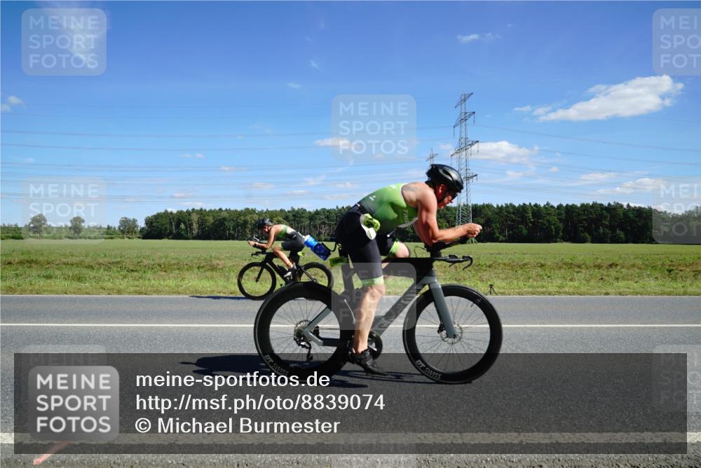 07.09.2025 - 19. Norderstedt Triathlon Michael Burmester http://msf.ph/oto/8839074 07.09.2025 14:20:09 Radfahren 388, 986, 1005 meine-sportfotos.de