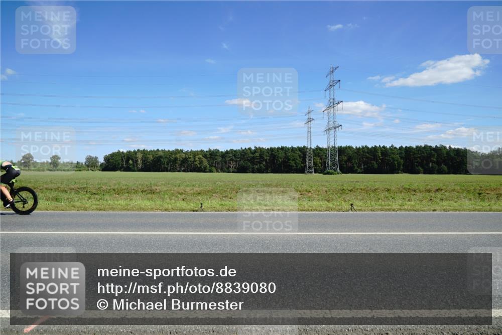 07.09.2025 - 19. Norderstedt Triathlon Michael Burmester http://msf.ph/oto/8839080 07.09.2025 14:20:09 Radfahren 388, 986, 1005 meine-sportfotos.de