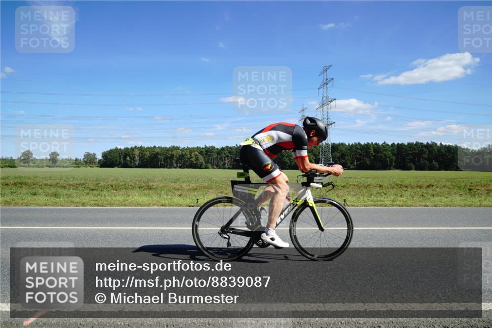 07.09.2025 - 19. Norderstedt Triathlon Michael Burmester http://msf.ph/oto/8839087 07.09.2025 14:20:12 Radfahren 388, 986, 1005, 1010 meine-sportfotos.de