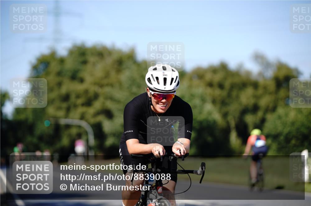 07.09.2025 - 19. Norderstedt Triathlon Michael Burmester http://msf.ph/oto/8839088 07.09.2025 14:38:03 Radfahren 399, 972, 1401 meine-sportfotos.de