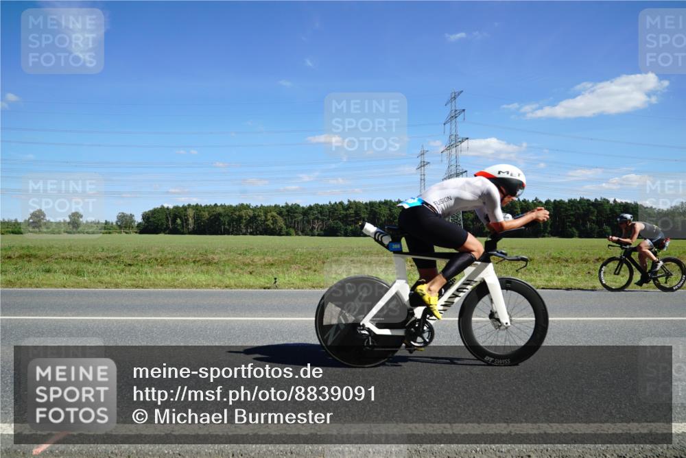 07.09.2025 - 19. Norderstedt Triathlon Michael Burmester http://msf.ph/oto/8839091 07.09.2025 14:20:13 Radfahren 388, 986, 1010, 1421 meine-sportfotos.de