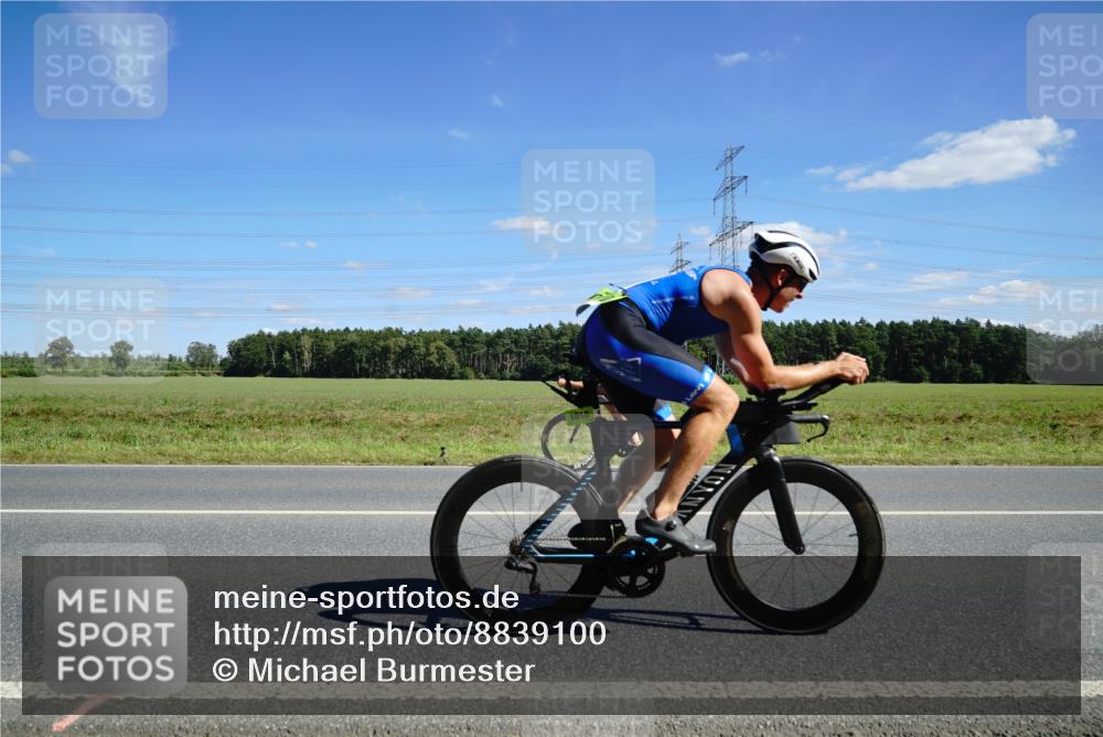 07.09.2025 - 19. Norderstedt Triathlon Michael Burmester http://msf.ph/oto/8839100 07.09.2025 14:20:13 Radfahren 388, 986, 1010, 1421 meine-sportfotos.de