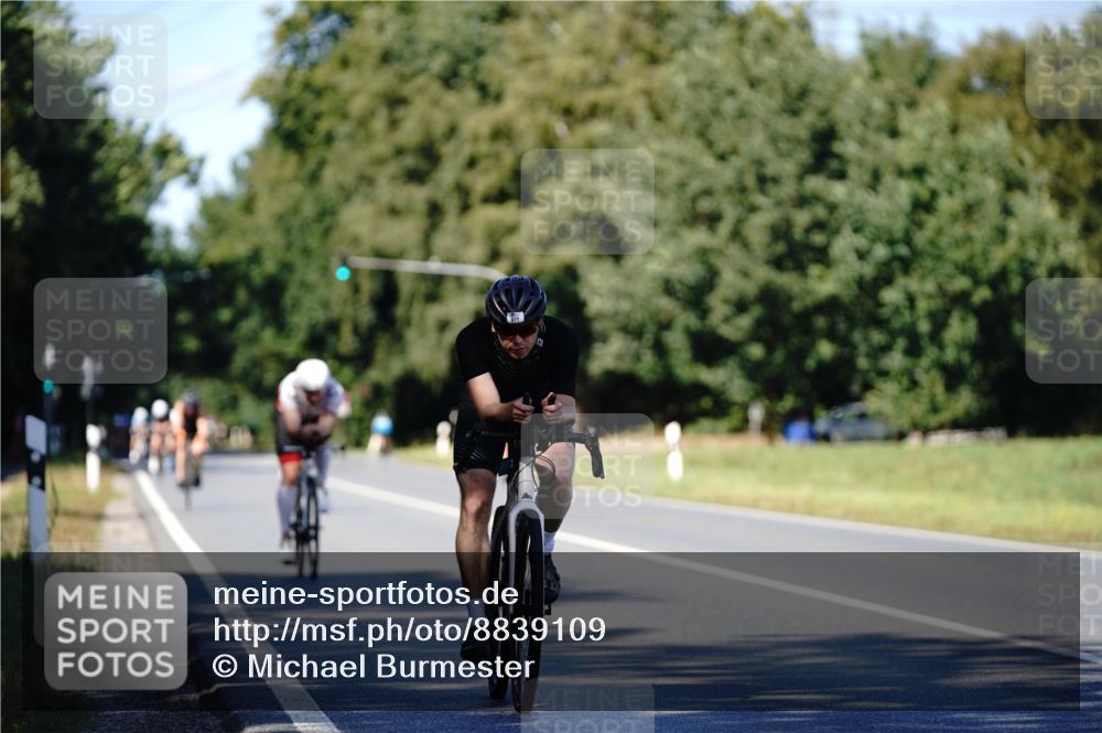 07.09.2025 - 19. Norderstedt Triathlon Michael Burmester http://msf.ph/oto/8839109 07.09.2025 14:38:29 Radfahren 422, 877 meine-sportfotos.de