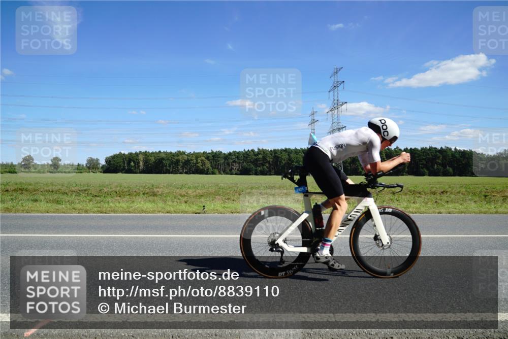 07.09.2025 - 19. Norderstedt Triathlon Michael Burmester http://msf.ph/oto/8839110 07.09.2025 14:20:16 Radfahren 976, 1010, 1421 meine-sportfotos.de